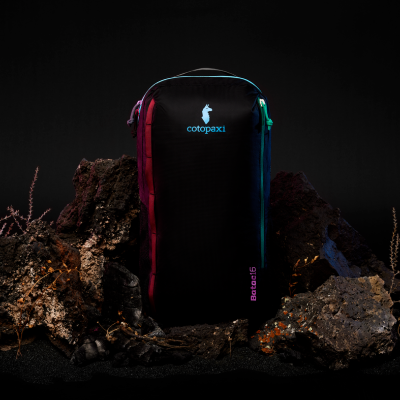 cotopaxi リュック　16L Batac 16L Daypack - Del Día Dark – Cotopaxi